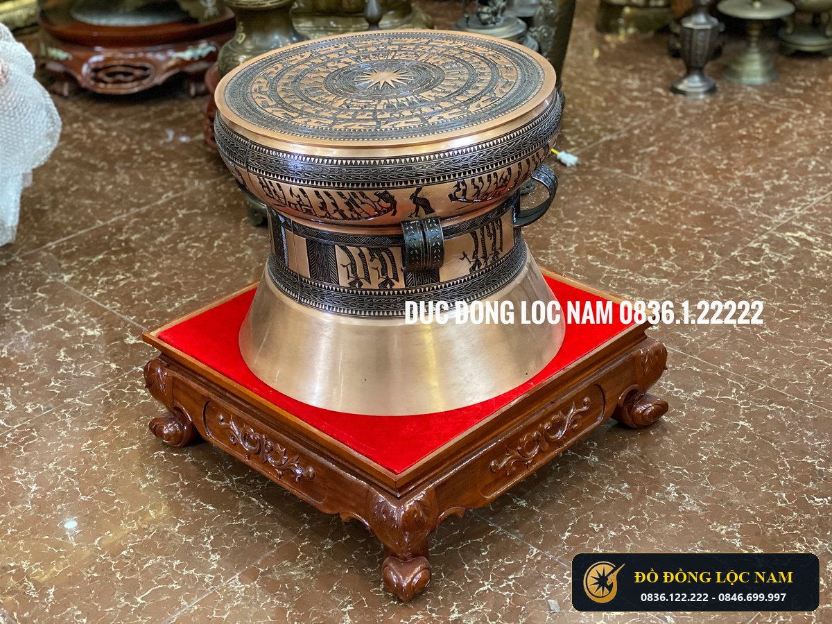 Trống Đồng Đỏ Đúc Thủ Công Hoa Văn Chìm Đường kính 50cm góc chụp 1