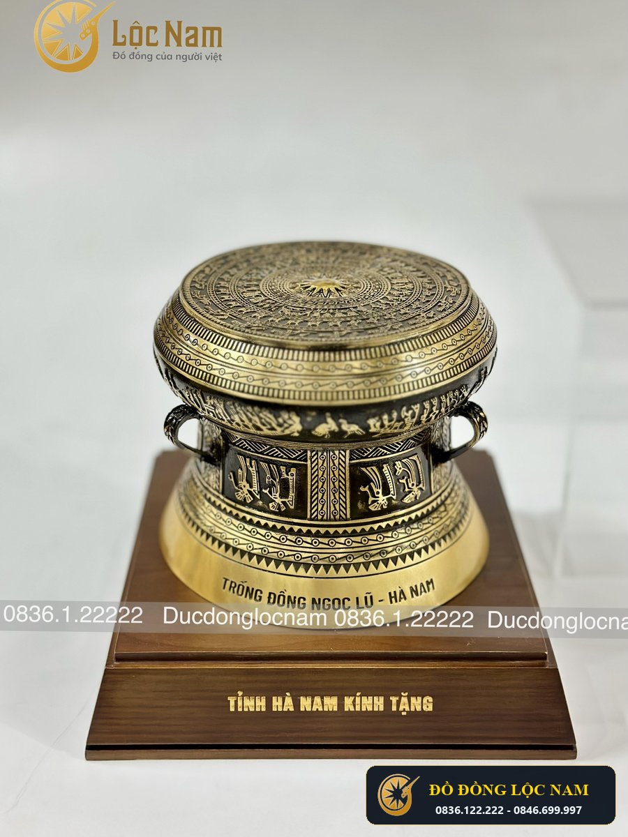Trống Đồng Qua Tang Luu Niem Bằng Đồng Dk15cm Uy Ban Tinh Ha Nam góc chụp 1