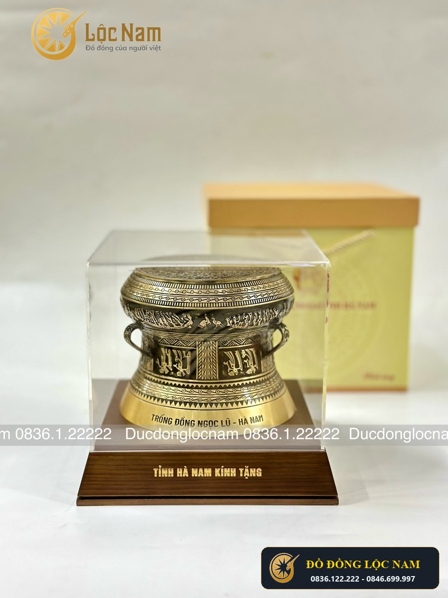 Trống Đồng Qua Tang Luu Niem Bằng Đồng Dk15cm Uy Ban Tinh Ha Nam góc chụp 2