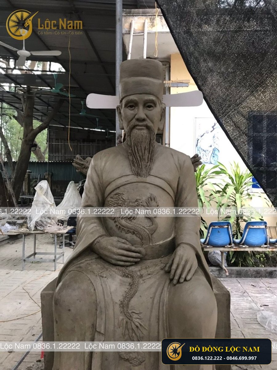 Đúc Tượng Cụ Nguyễn Trãi Bằng Đồng Lắp Đặt Và Bàn Giao Cho Khách góc chụp 1