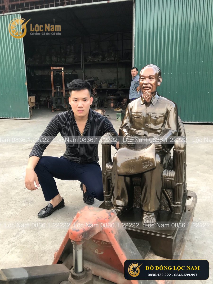 Tượng Bác Hồ Ngồi Đọc Báo Duc Dong Do Cao 1m1