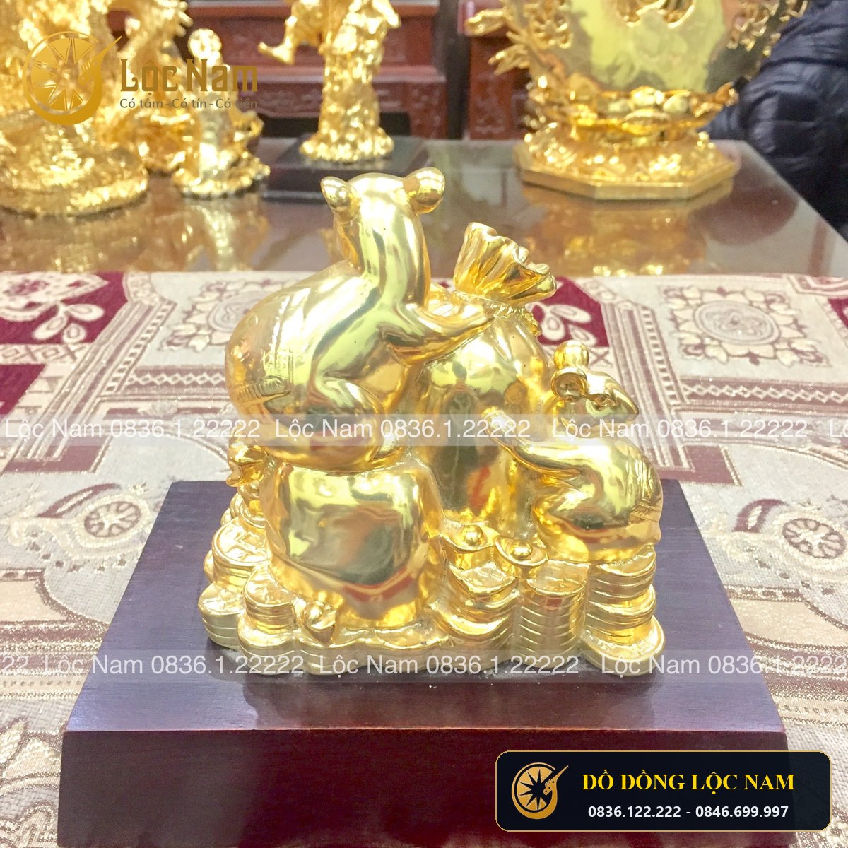 Tượng Chuột Bằng Đồng Ôm Túi Tiền Mạ Vàng góc chụp 2