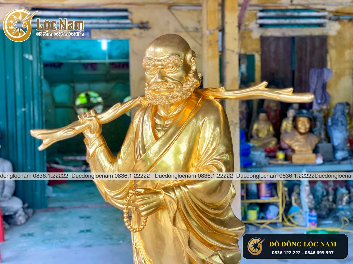 Tượng Đạt Ma Sư Tổ Bằng Đồng Cao 1m55 Dát Vàng 9999 góc chụp 1