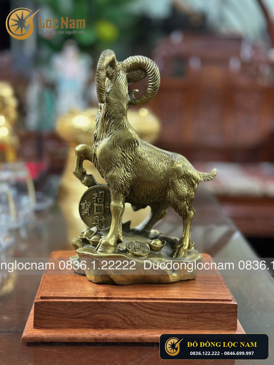 Tượng Dê Bằng Đồng Đứng Ngậm Dây Tiền Cao 26cm