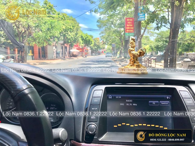 Tượng Gà Phong Thủy Bằng Đồng Mạ Vàng Cỡ Nhỏ góc chụp 2