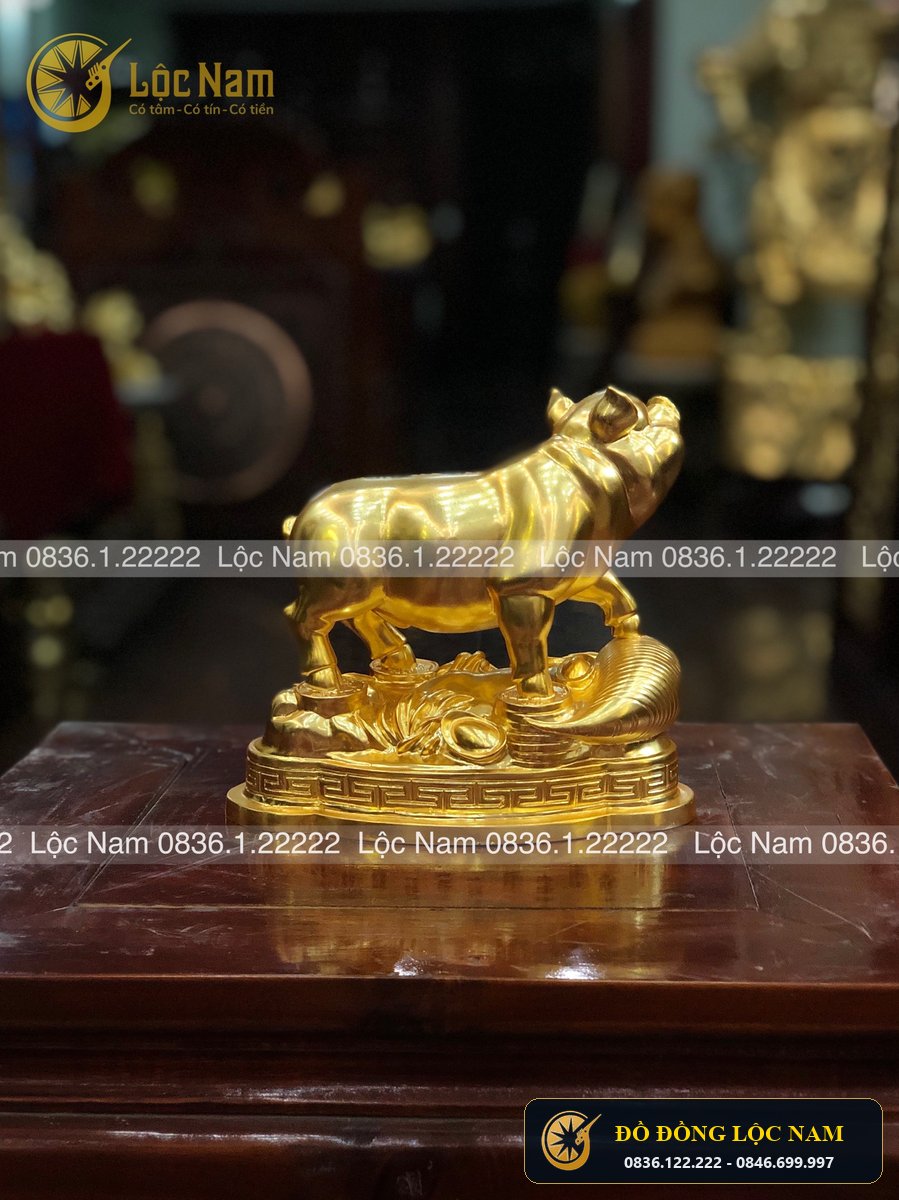 Tượng Heo (Lợn) Dong Mạ Vàng Phong Thủy May Man Cỡ Nhỏ góc chụp 2
