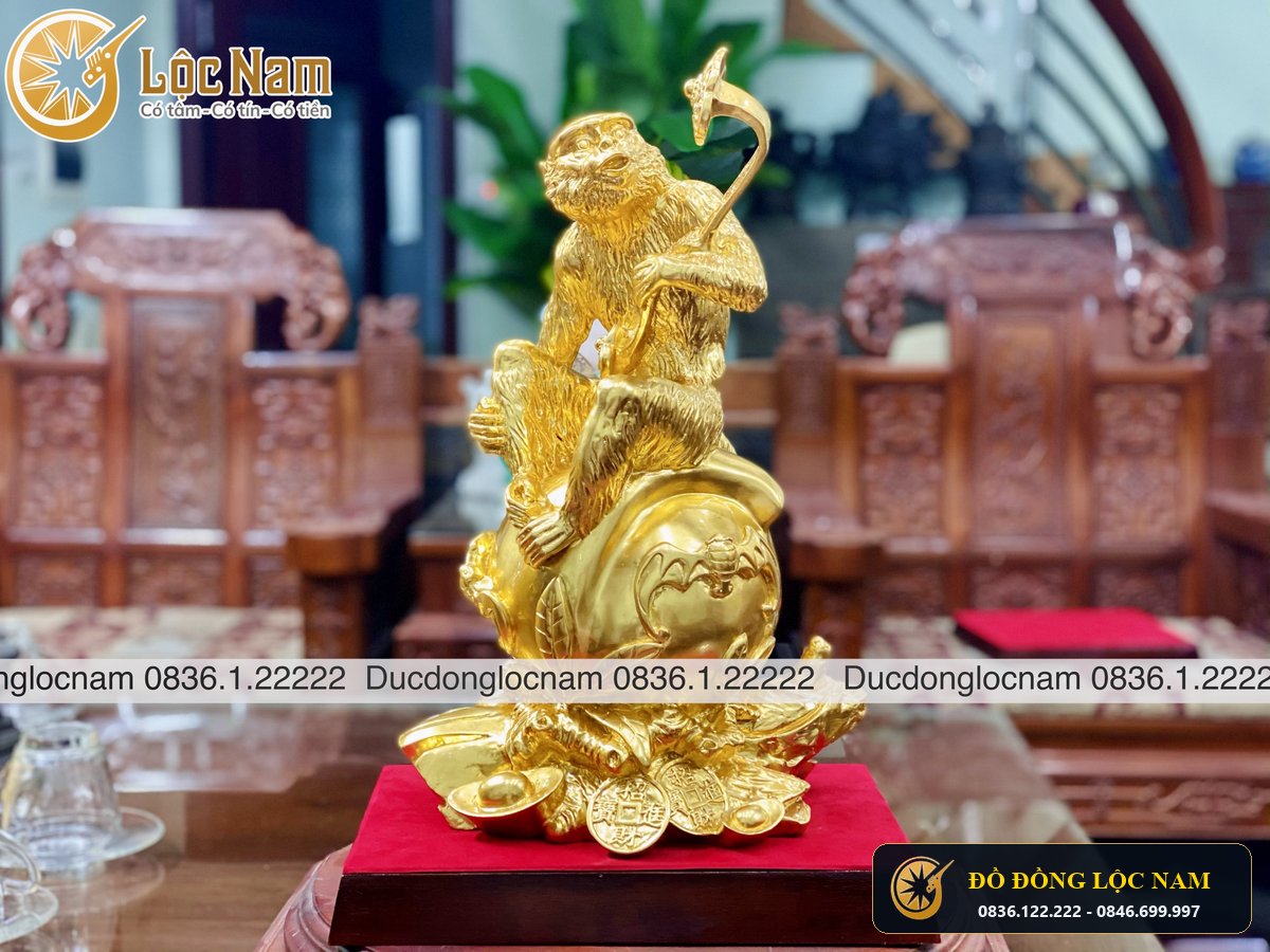 Tượng Khỉ Phong Thủy Bằng Đồng Cầm Gậy Như Ý Dát Vàng 9999