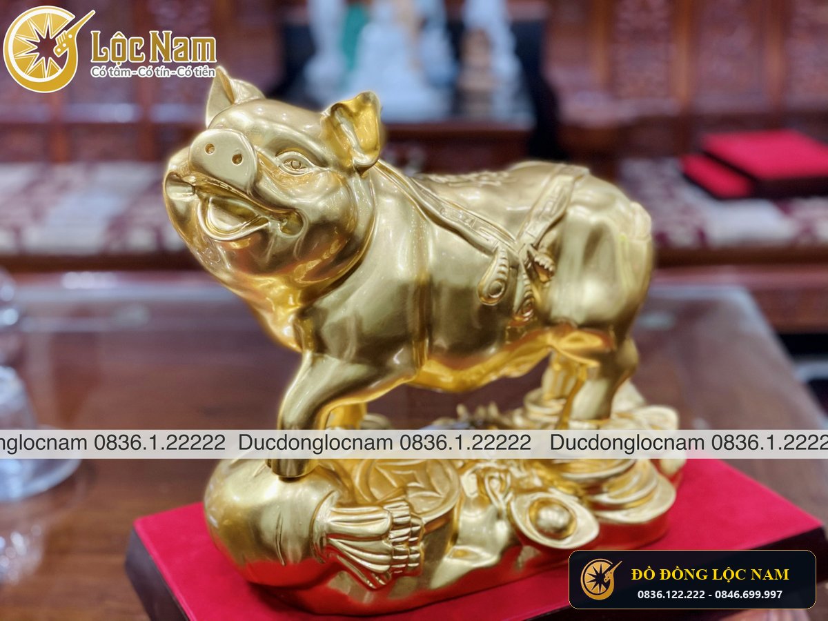 Tượng Lợn Bằng Đồng Phong Thủy Mạ Vàng 24K góc chụp 2