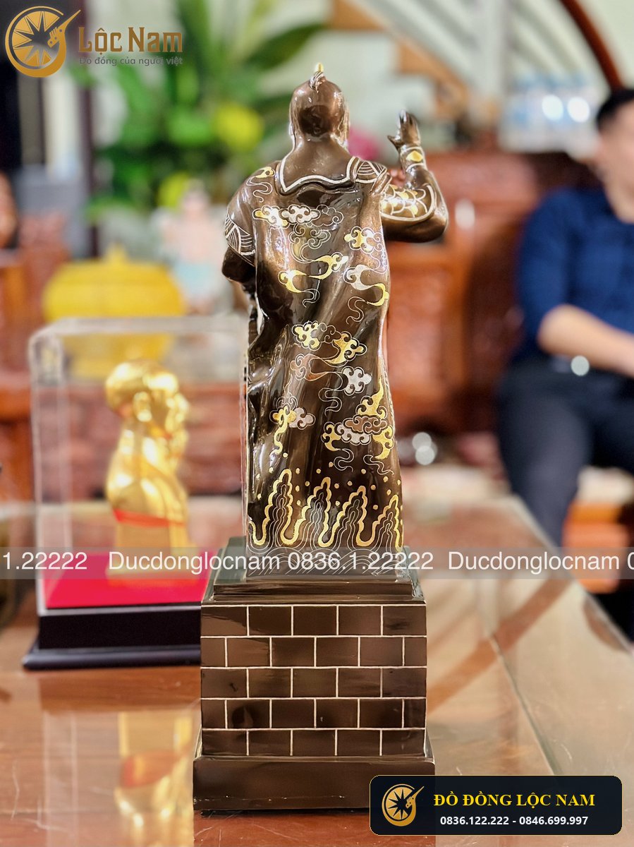 Tuong Quang Trung Bằng Đồng Khảm Tam Khí Dát Vàng Cao 50cm góc chụp 1