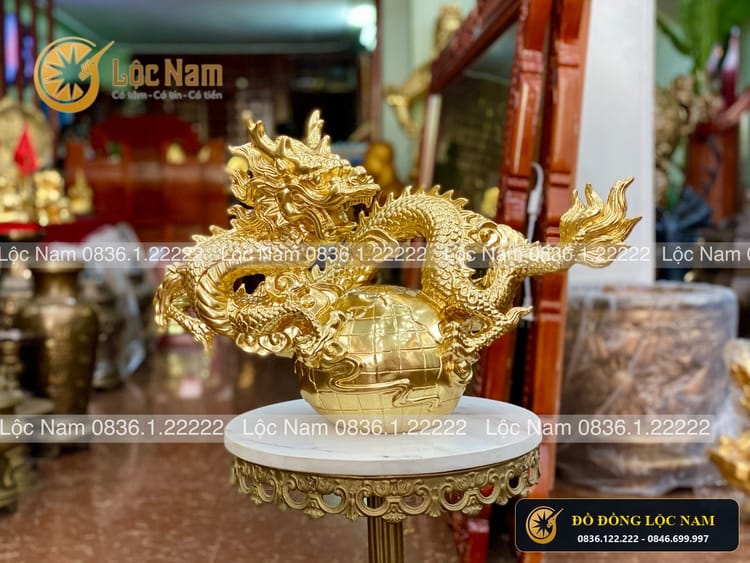 Tượng Rồng Cuộn Quả Địa Cầu Bằng Đồng Ma Vàng Cao 40cm góc chụp 1