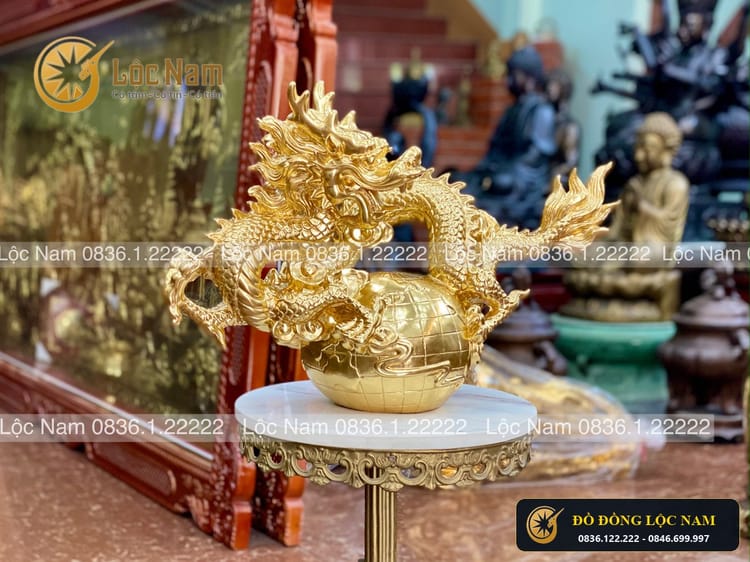 Tượng Rồng Cuộn Quả Địa Cầu Bằng Đồng Ma Vàng Cao 40cm góc chụp 2