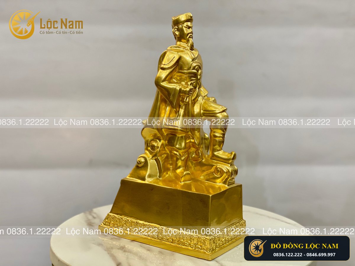 Tượng Trần Quốc Tuấn Bằng Đồng Cao 25cm Mạ Vàng Quà Tặng góc chụp 2