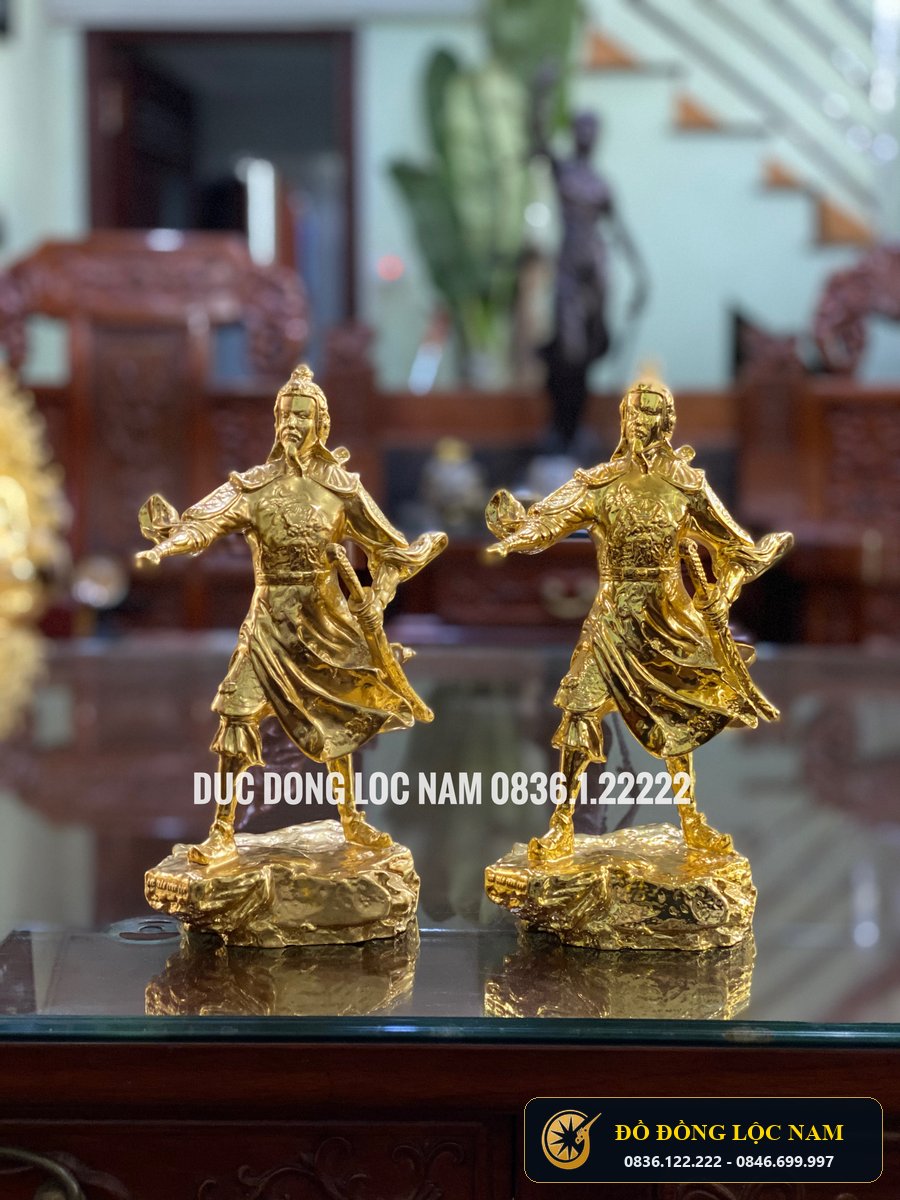 Tượng Trần Quốc Tuấn Đứng Chỉ Tay Bằng Đồng Đúc Công Nghệ Cao góc chụp 1