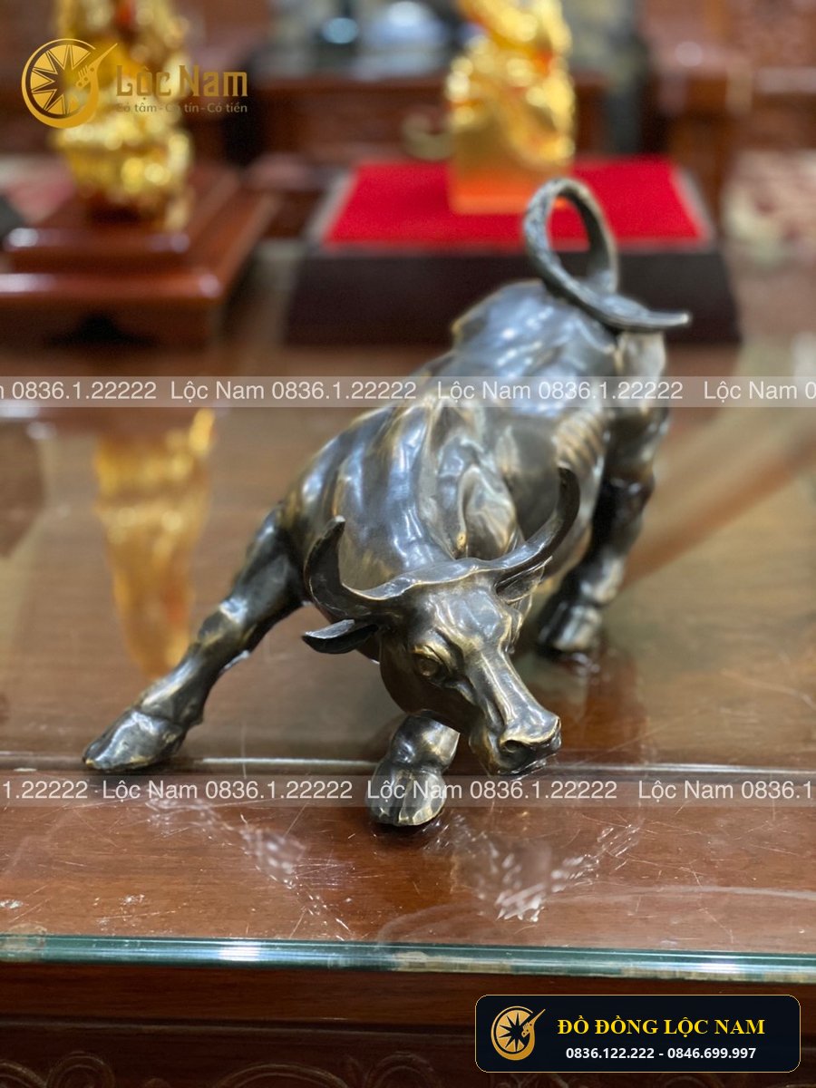 Tượng Trâu Bò Tót Phố Wall Bằng Đồng Béo Bự Phong Thuỷ góc chụp 2