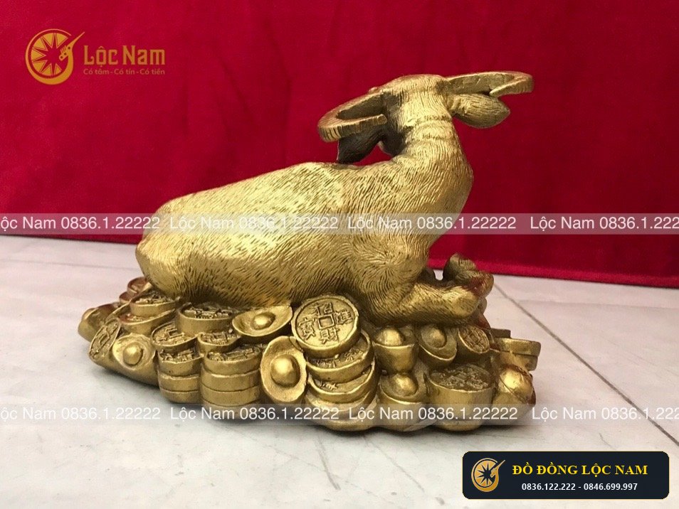 Tượng Trâu Nằm Trên Tiền Bằng Đồng Cao 11cm góc chụp 1