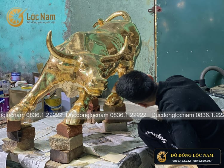 Tượng Trâu Phong Thuỷ Bằng Đồng Dát Vàng góc chụp 2