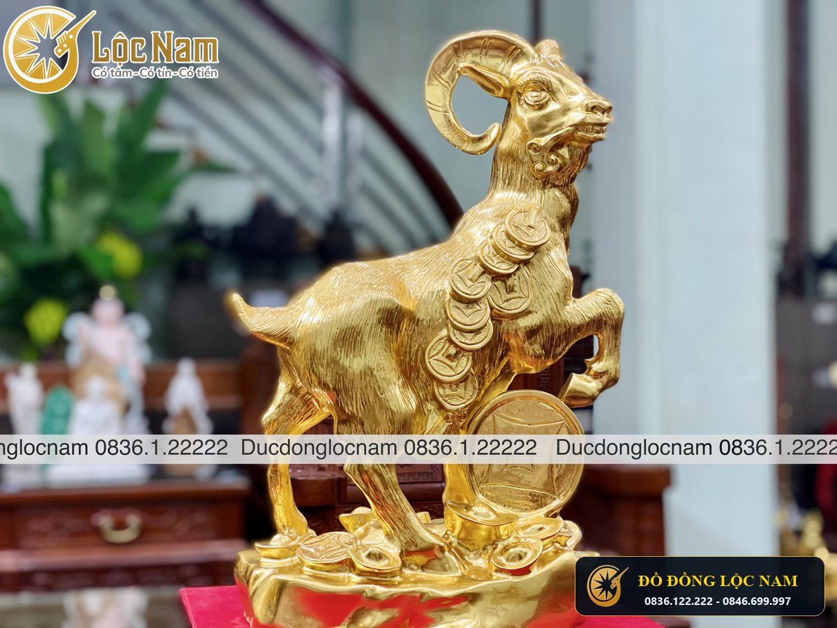 Tượng Dê Đứng Tiền Bằng Đồng Mạ Vàng Chiêu Tài góc chụp 1