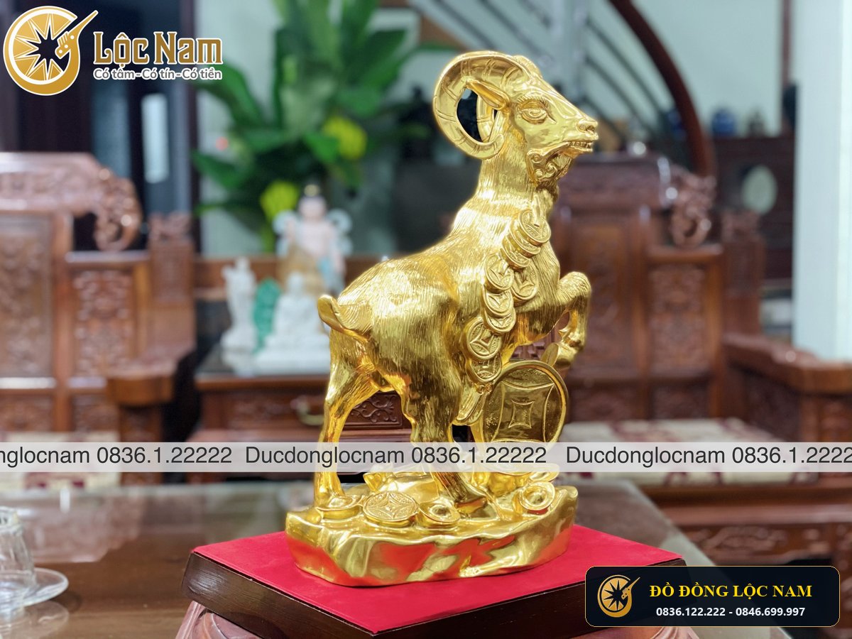 Tượng Dê Đứng Tiền Bằng Đồng Mạ Vàng Chiêu Tài góc chụp 2