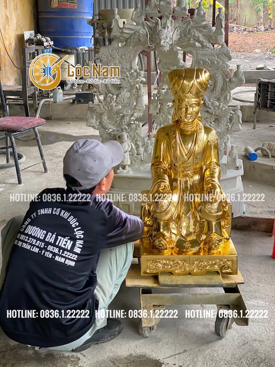 Tượng Bà Chúa Sơn Trang Bằng Đồng Dát Vàng 9999 góc chụp 1