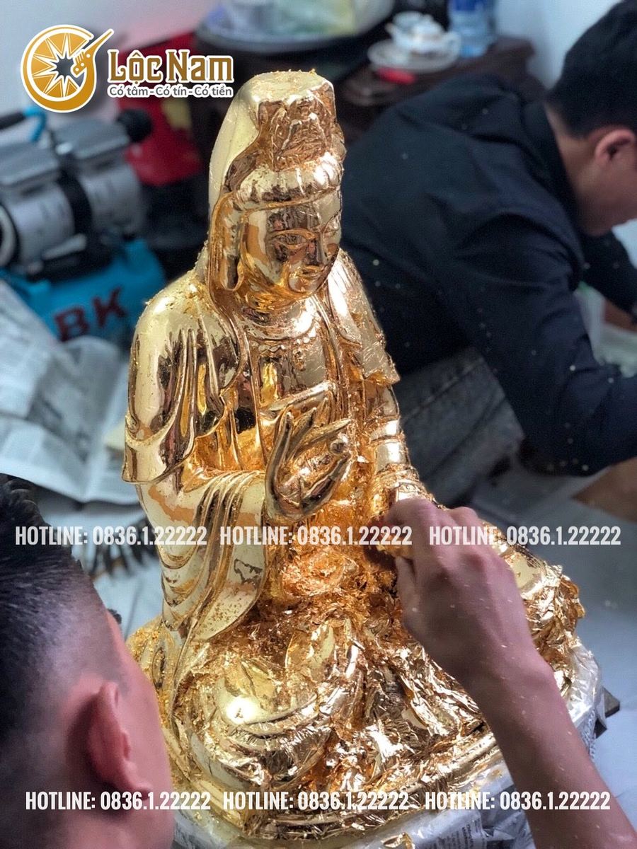 Bàn giao tượng phật bà quan âm bằng đồng dát vàng cao 80cm tại tư gia hà nội góc chụp 1