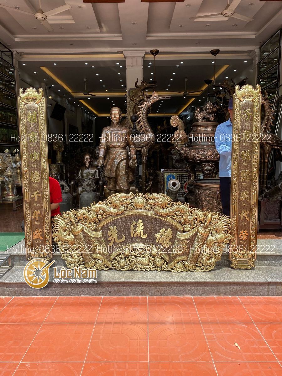Cuốn thư câu đối đồng vàng giả cổ