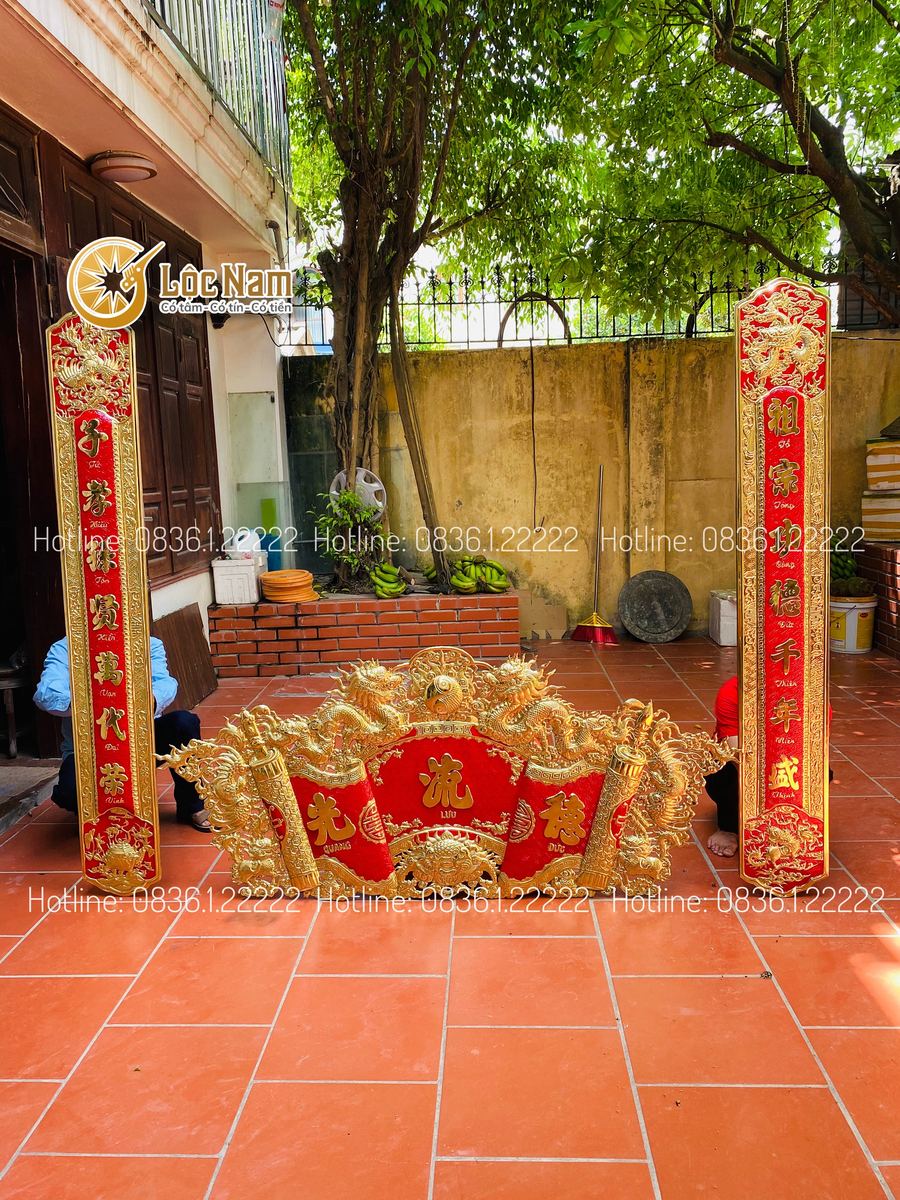 Cuốn thư câu đối đồng vàng nền đỏ 1m97