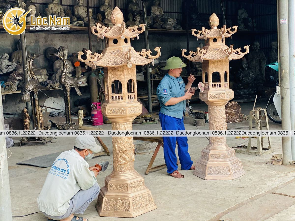 Đèn thờ bằng đồng dáng lư mái chùa cỡ lớn