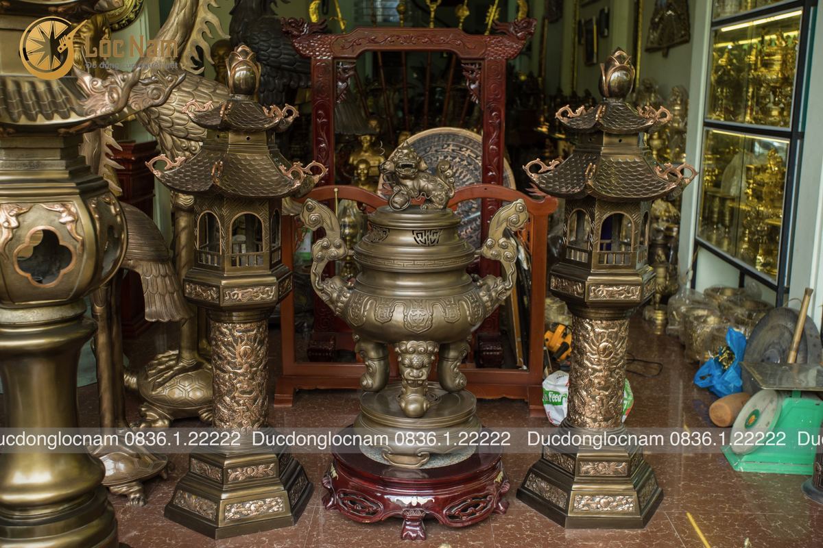 Đèn thờ bằng đồng dáng mái chùa cao 1m1