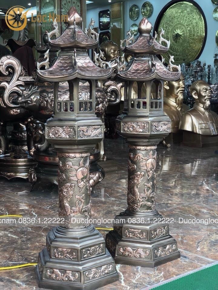 Đèn thờ bằng đồng dáng mái chùa cao 1m1 góc chụp 1