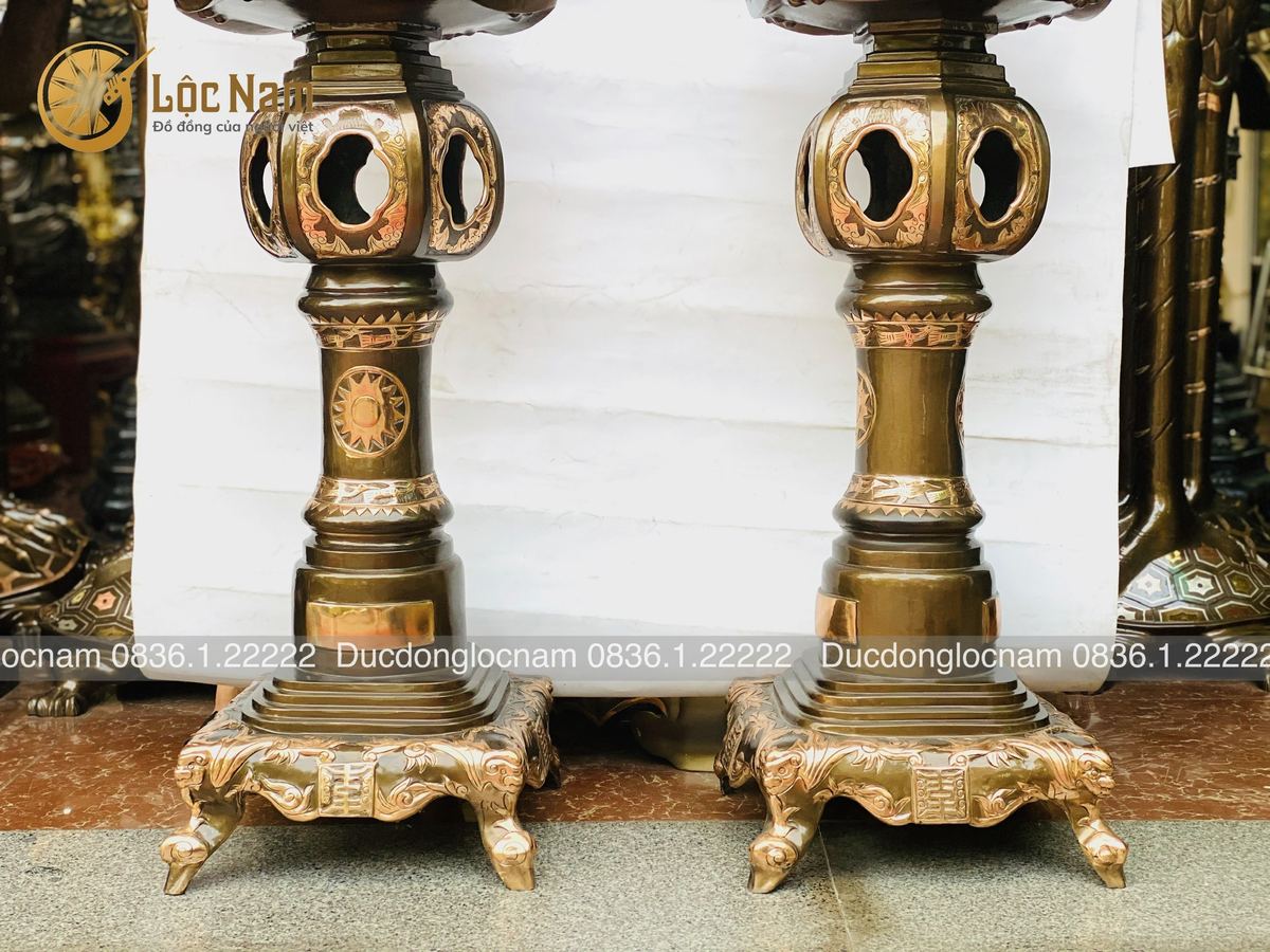 Đèn thờ bằng đồng đỏ cỡ to cao 1m3 góc chụp 1