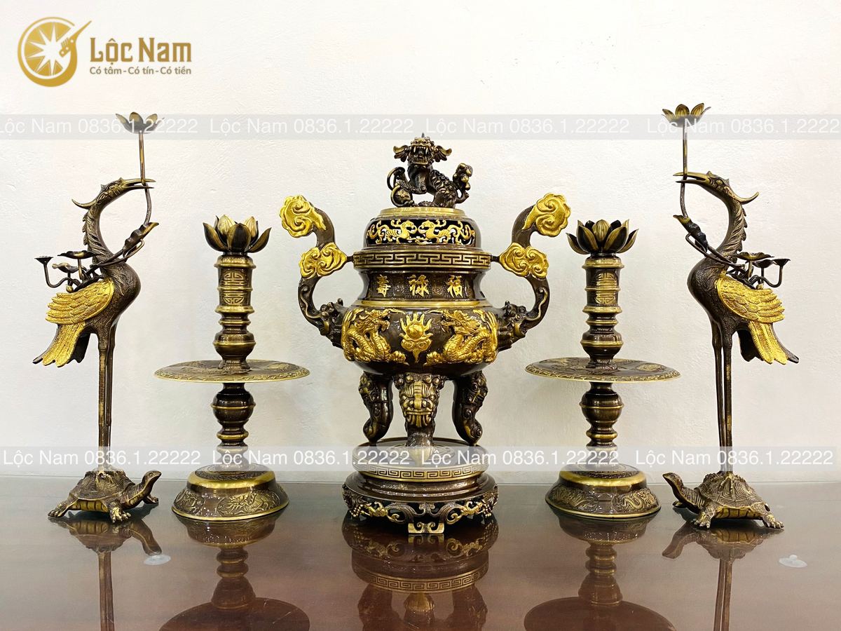 Đỉnh ngu sự đồng vàng dát vàng điểm - hoa văn rồng cao 60cm góc chụp 1