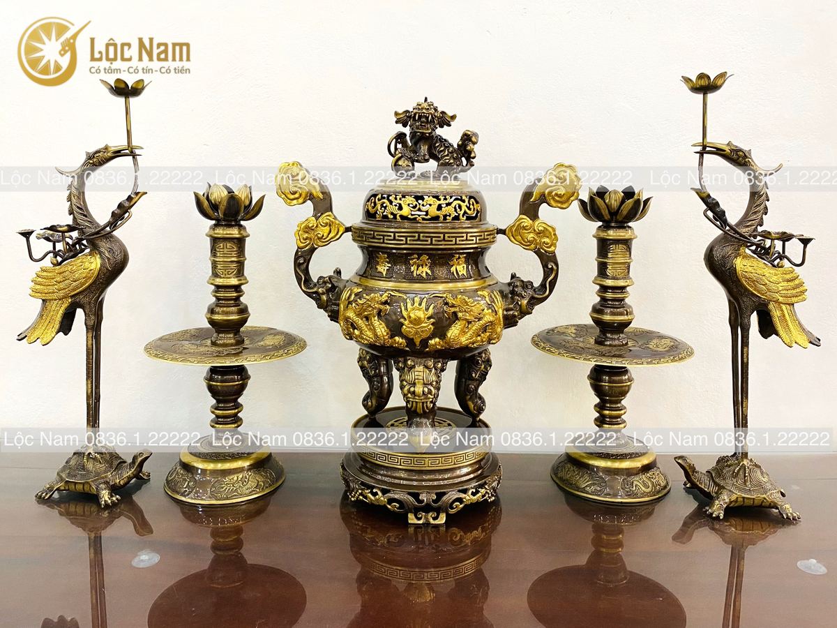 Đỉnh ngu sự đồng vàng dát vàng điểm - hoa văn rồng cao 60cm góc chụp 2