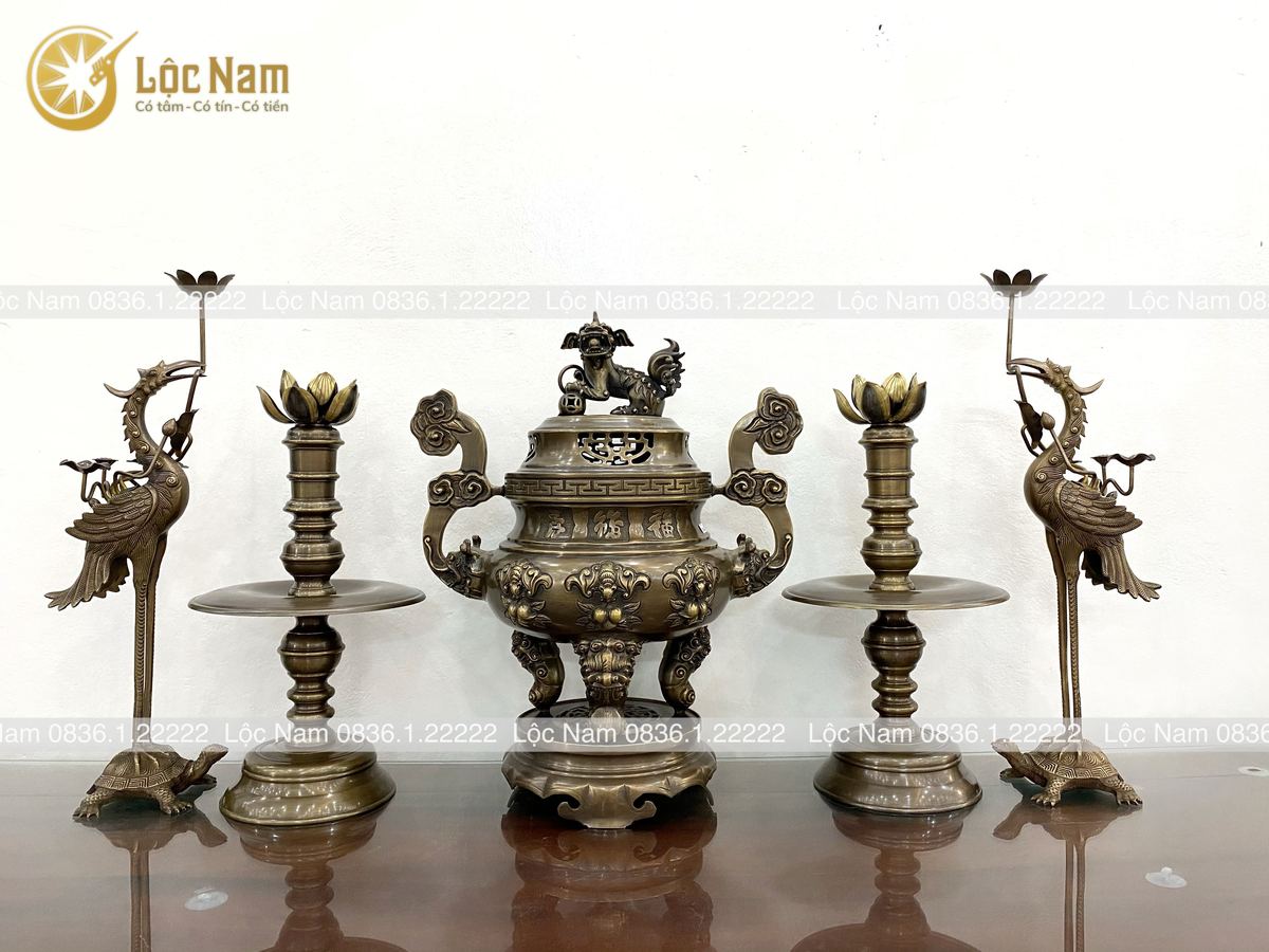 Đỉnh ngũ sự đồng vàng hun giả cổ- hoa văn dơi đào cao 60cm góc chụp 1