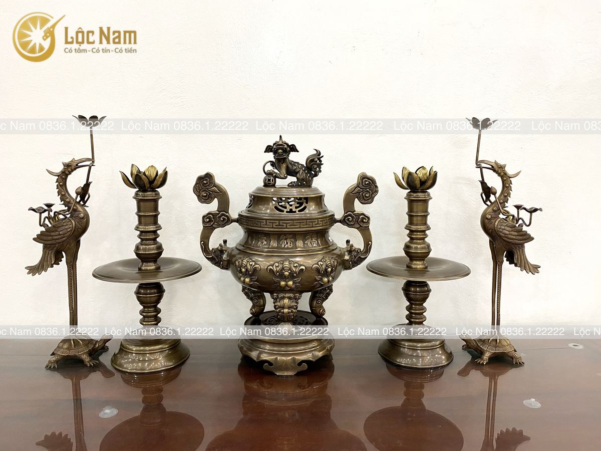 Đỉnh ngũ sự đồng vàng hun giả cổ- hoa văn dơi đào cao 60cm góc chụp 2