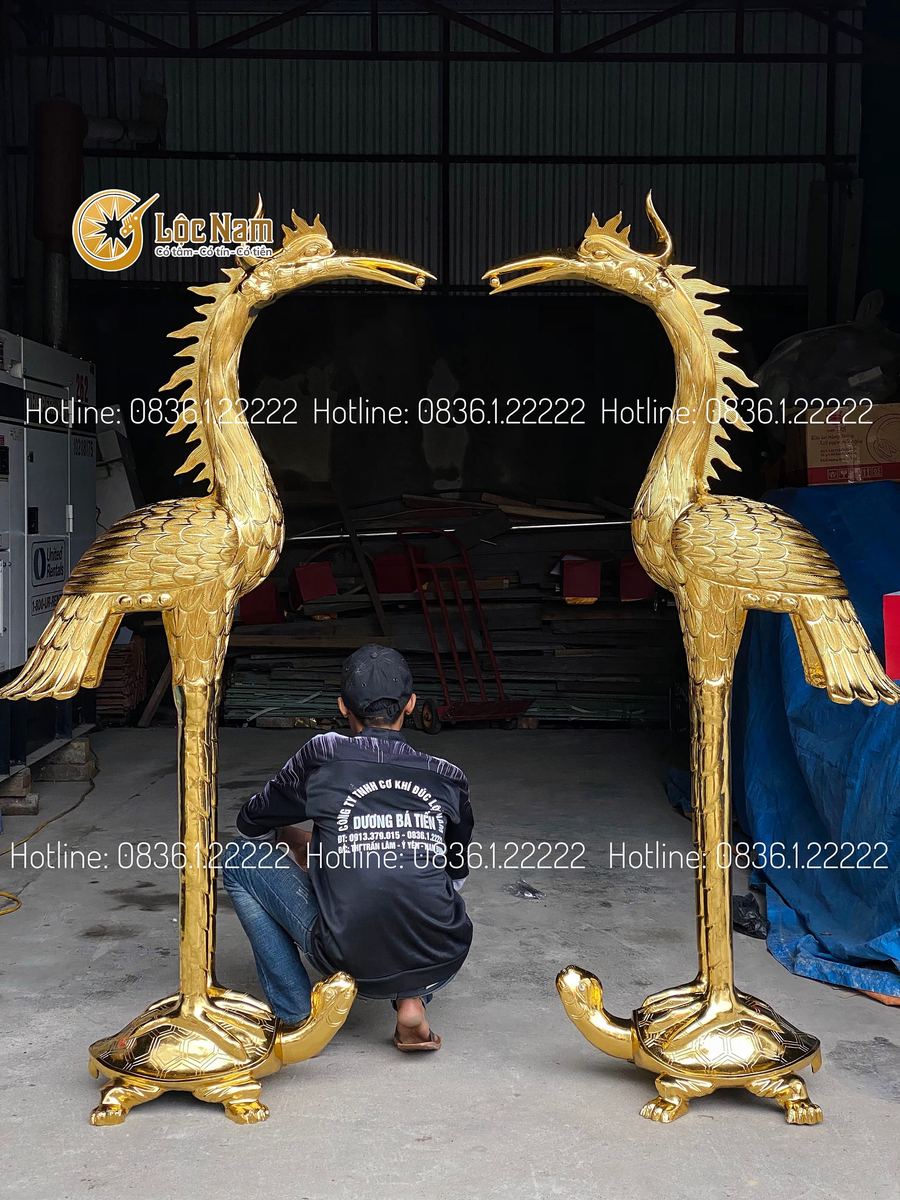Hạc thờ bằng đồng đỏ cao 1m8 dát vàng 9999 góc chụp 1