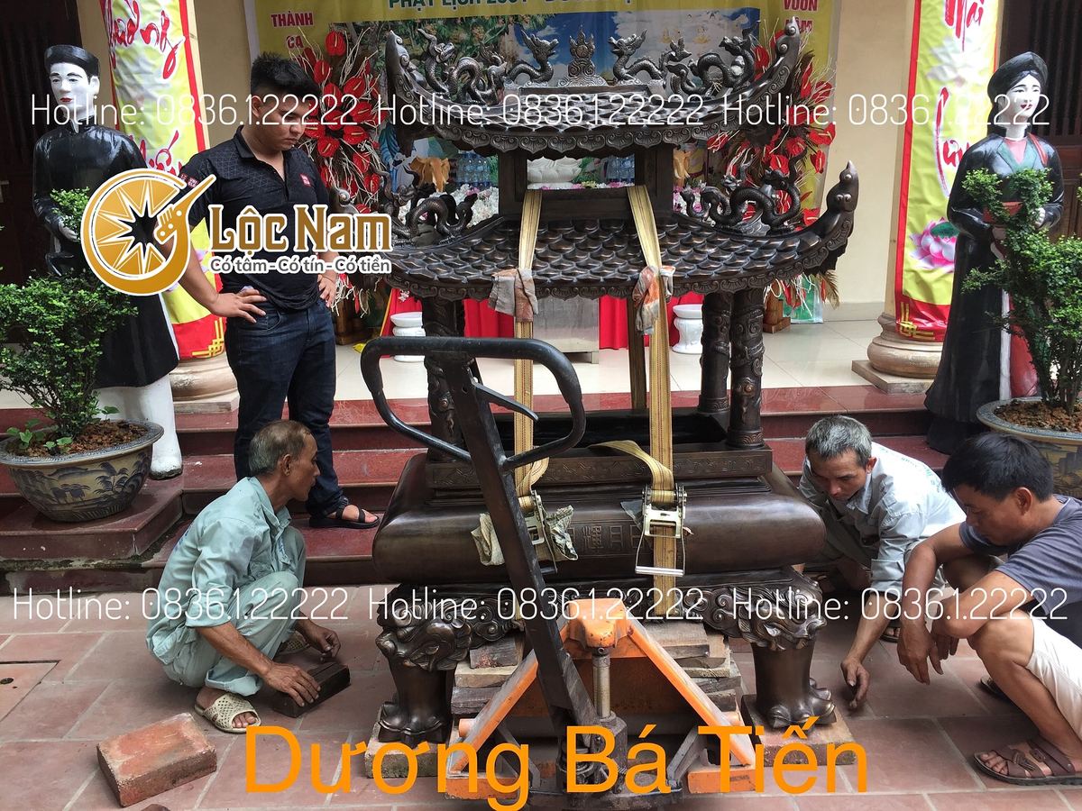 Lư hương mái chùa bằng đồng lắp đặt tại chùa