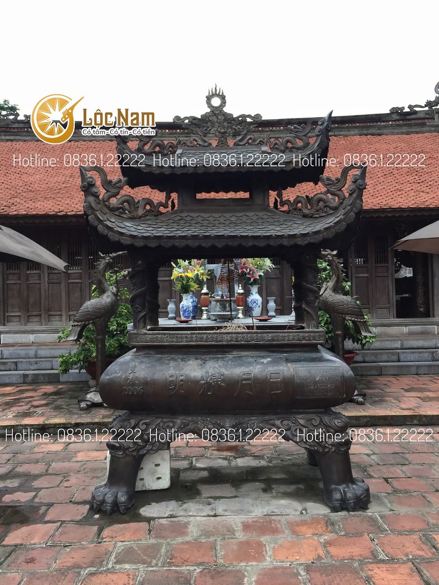 Lư hương mái chùa bằng đồng lắp đặt tại chùa góc chụp 1