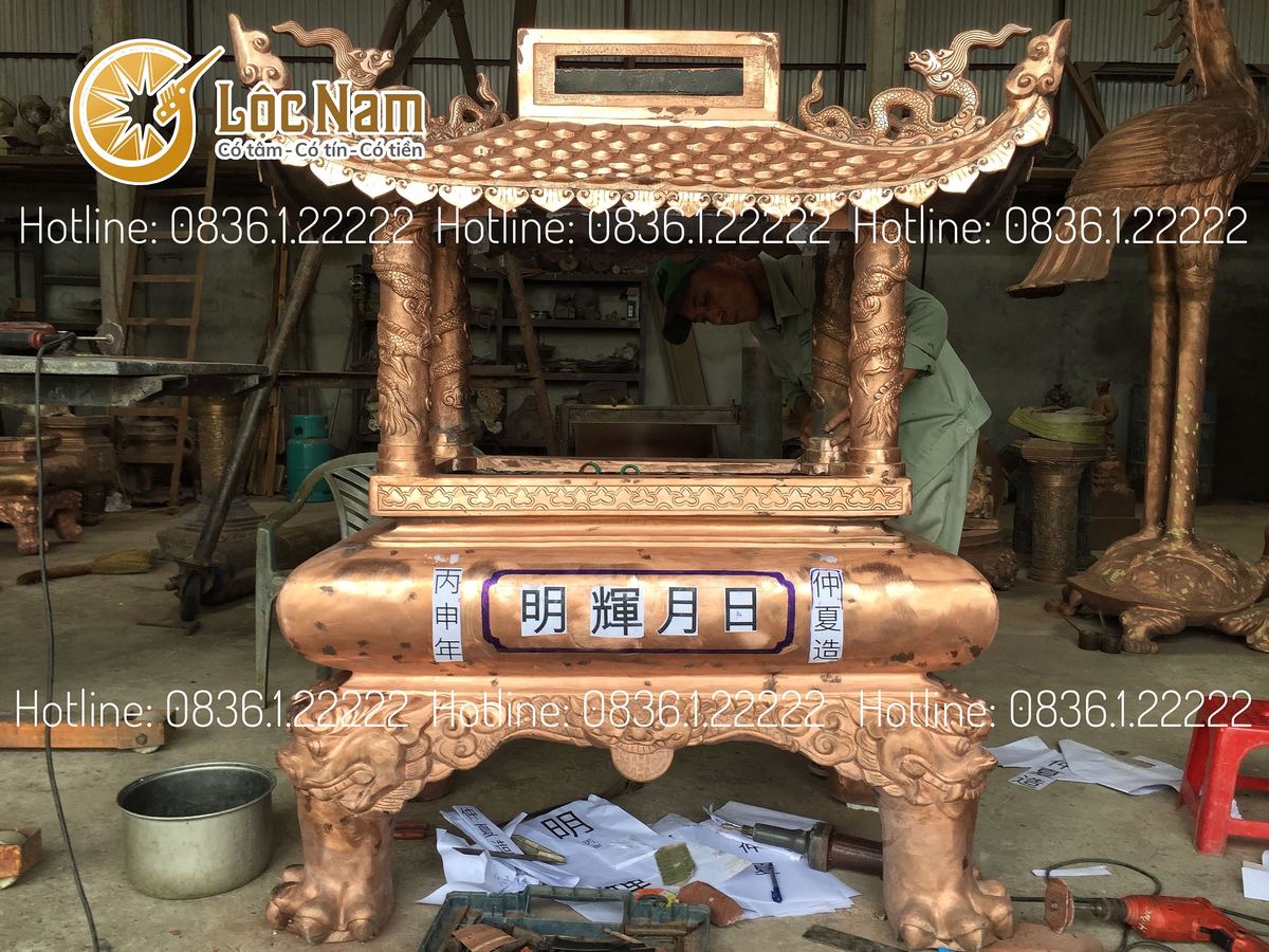 Lư hương mái chùa bằng đồng lắp đặt tại chùa góc chụp 2