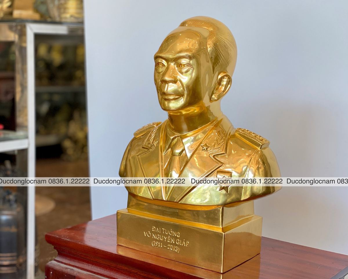 Tượng bán thân đại tướng võ nguyên giáp dát vàng 9999
