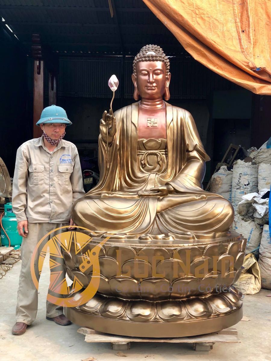 Tượng thích ca liên hoa bằng đồng được đúc và lắp đặt tại chùa