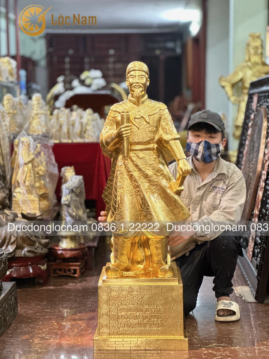 Tượng trần hưng đạo bằng đồng cao 1m2 dát vàng 9999 góc chụp 1