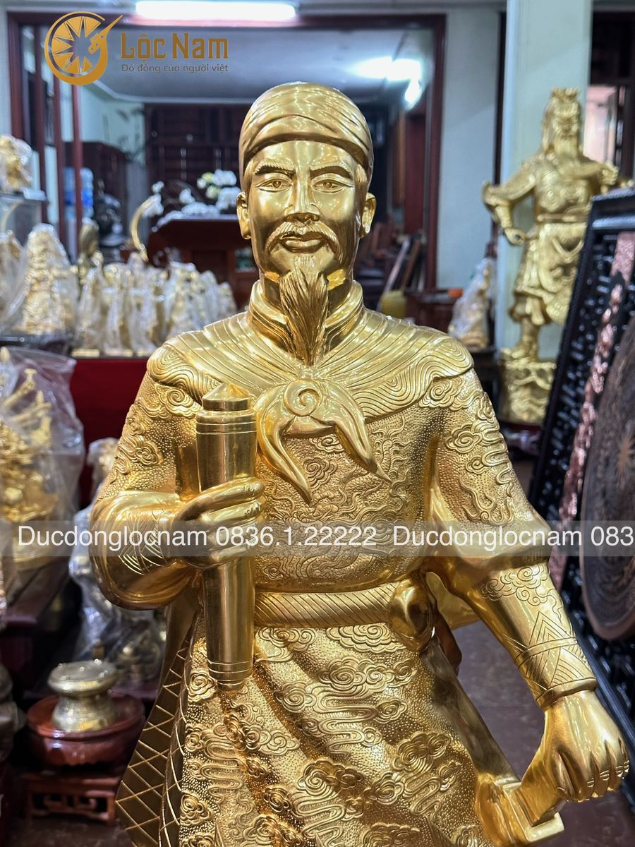 Tượng trần hưng đạo bằng đồng cao 1m2 dát vàng 9999 góc chụp 2