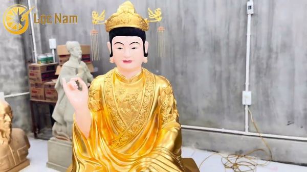 Nghệ Nhân Chạm Khắc Long Phụng Trên Bề Mặt Trống Đồng Đông Sơn - Tinh Xảo Từng Chi Tiết